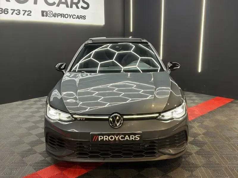 Usado VW Golf VIII GTI Clubsport 301 CV (221 kW) 2022 Gris / plata Berlina