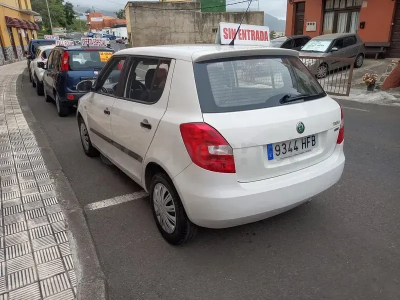 Usado Skoda Fabia Ambition 85 CV (62 kW) 2012 Blanco Berlina