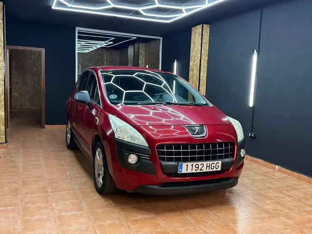 Käytetty Peugeot 3008 Premium 112 HP (82 kW) 2011 Punainen Farmari