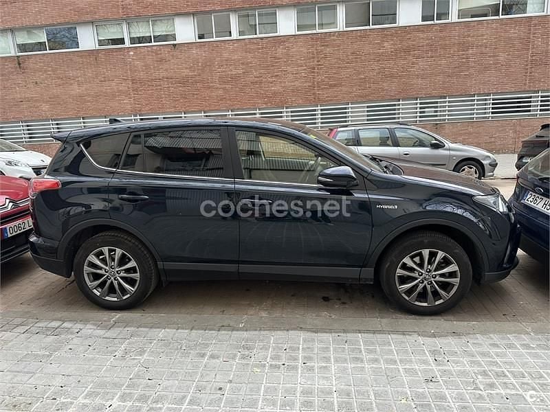 Usado Toyota RAV4 Hybrid Advance 197 CV (144 kW) 2018 Azul SUV