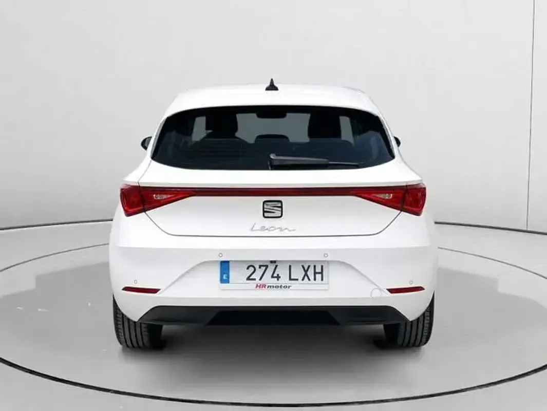 Usado Seat Leon ST Style 131 CV (96 kW) 2022 Blanco Familiar