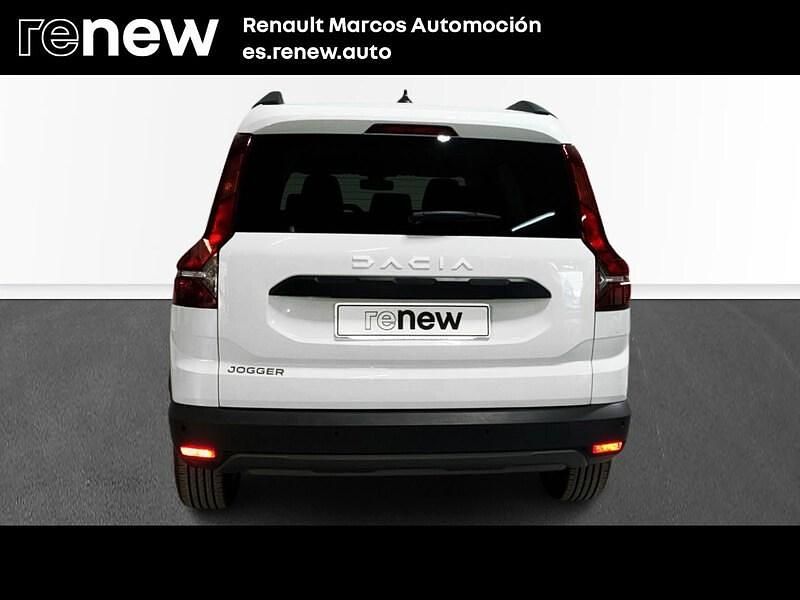 Usado Dacia Jogger Expression 110 CV (80 kW) 2023 Blanco Monovolumen