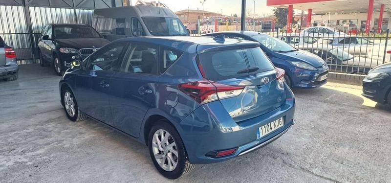 Usado Toyota Auris Active 116 CV (85 kW) 2018 Azul Utilitario
