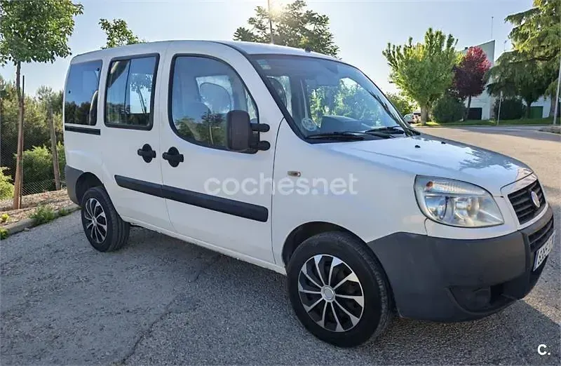 Usado Fiat Doblò Active 75 CV (55 kW) 2009 Blanco Monovolumen