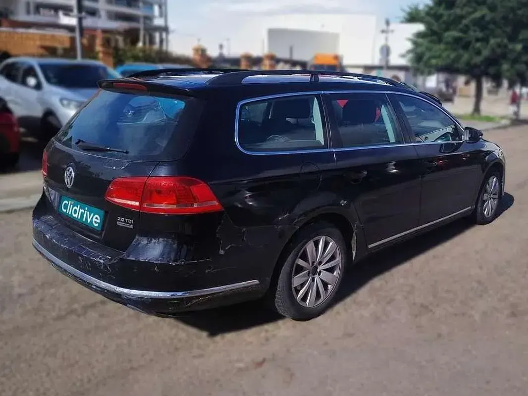 Usado VW Passat Highline 140 CV (102 kW) 2012 Negro Familiar
