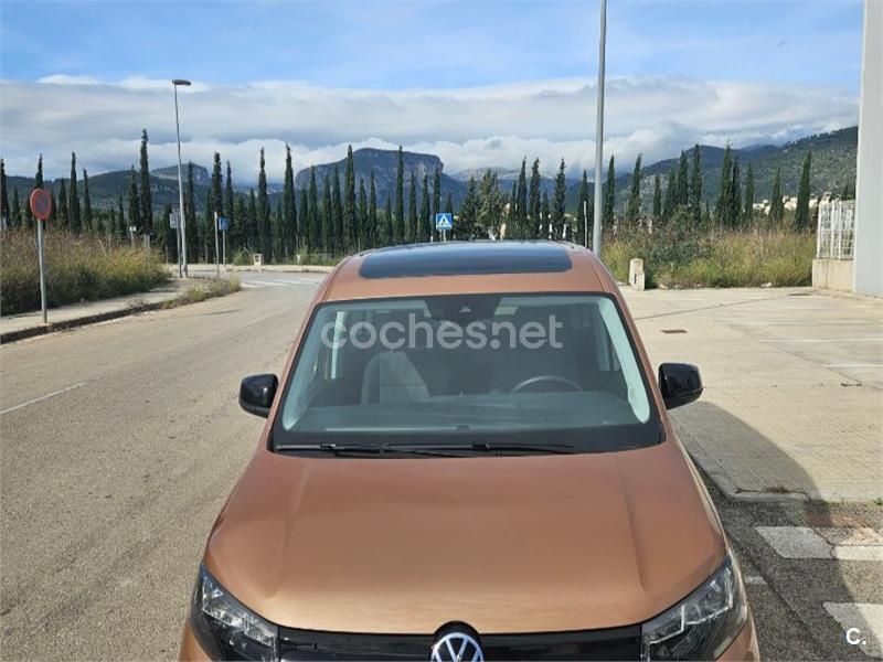 Usado VW Caddy Maxi 114 CV (83 kW) 2023 Amarillo Monovolumen