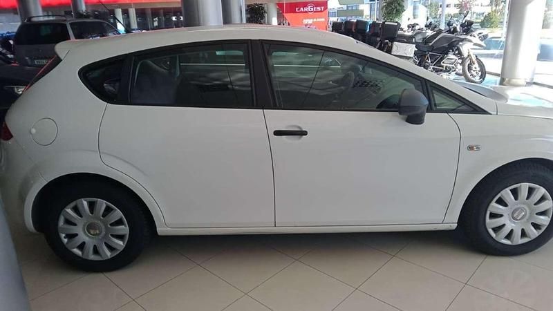 Usado Seat Leon 86 CV (63 kW) 2011 Blanco Utilitario