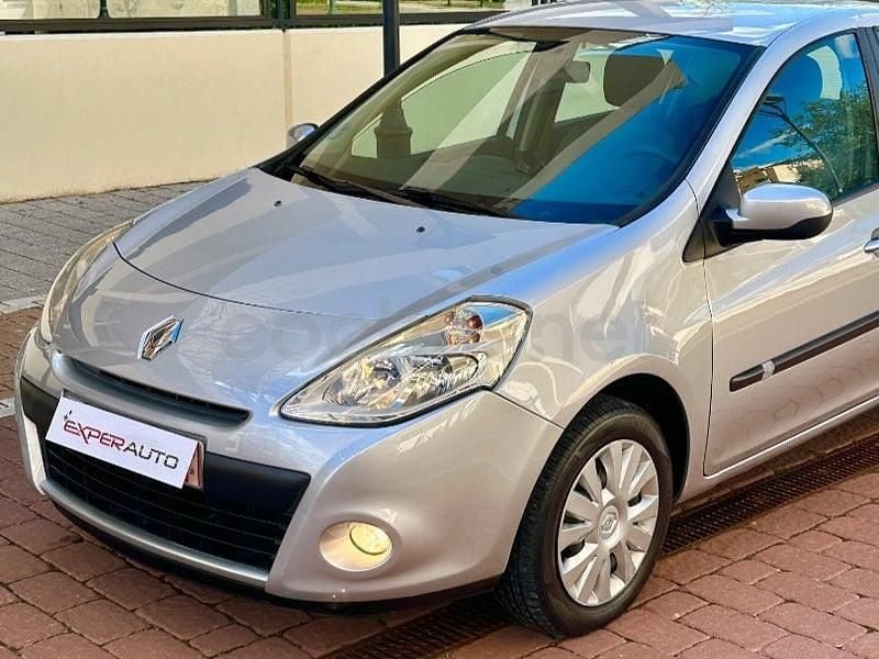 Usado Renault Clio II Expression 75 CV (55 kW) 2011 Gris / plata Berlina