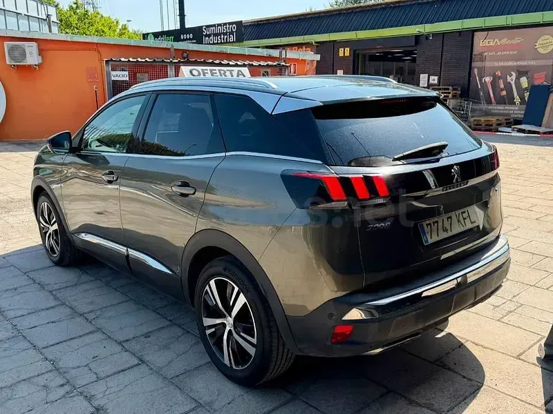 Usado Peugeot 3008 GT-line 130 CV (95 kW) 2018 Gris / plata SUV