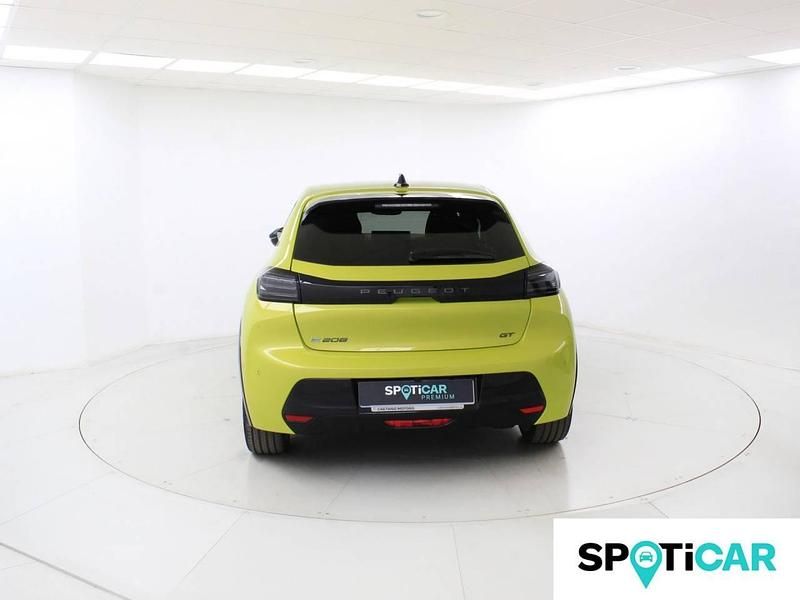 Usado Peugeot e-208 GT 114 kW (156 CV) 2024 Dorado Utilitario