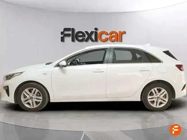Usado Kia Ceed 136 CV (100 kW) 2021 Blanco Utilitario