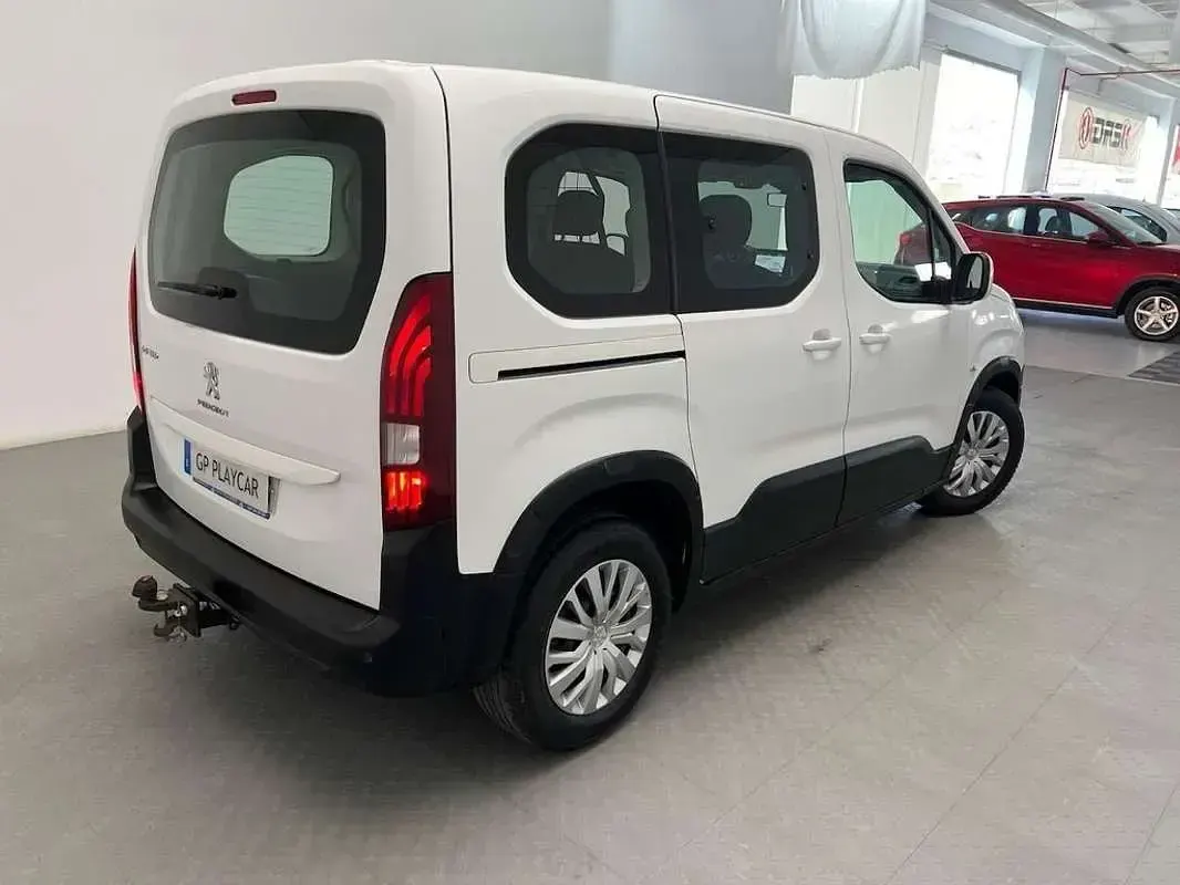 Usado Peugeot Rifter Active 100 CV (73 kW) 2019 Blanco Monovolumen