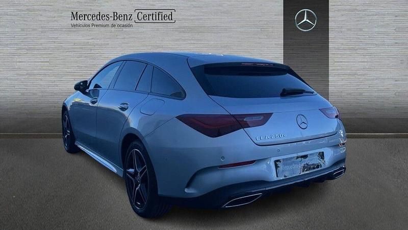 Usado Mercedes CLA250e Shooting Brake AMG line 218 CV (160 kW) 2024 Gris Familiar