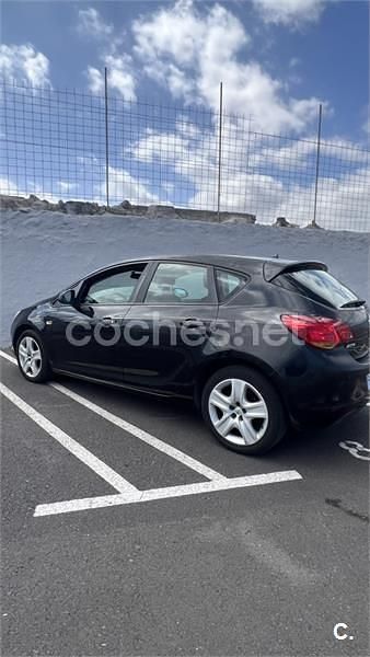 Usado Opel Astra Enjoy 115 HP (84 kW) 2011 Preto Sedan