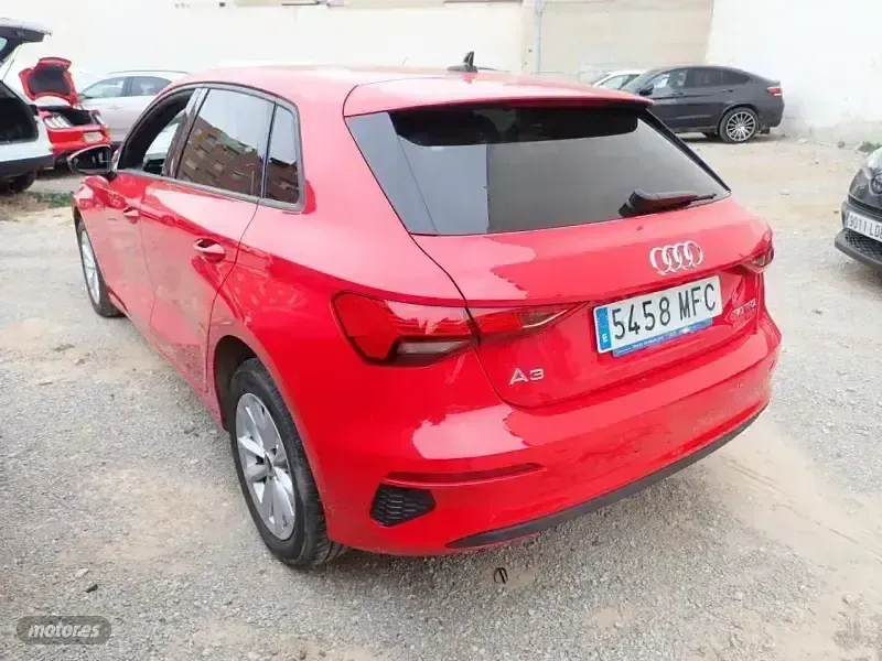 Usado Audi A3 110 CV (80 kW) 2023 Rojo Berlina