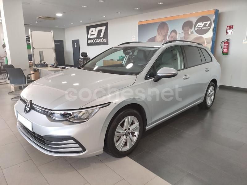Usado VW Golf VIII Life 110 CV (80 kW) 2023 Gris / plata Familiar