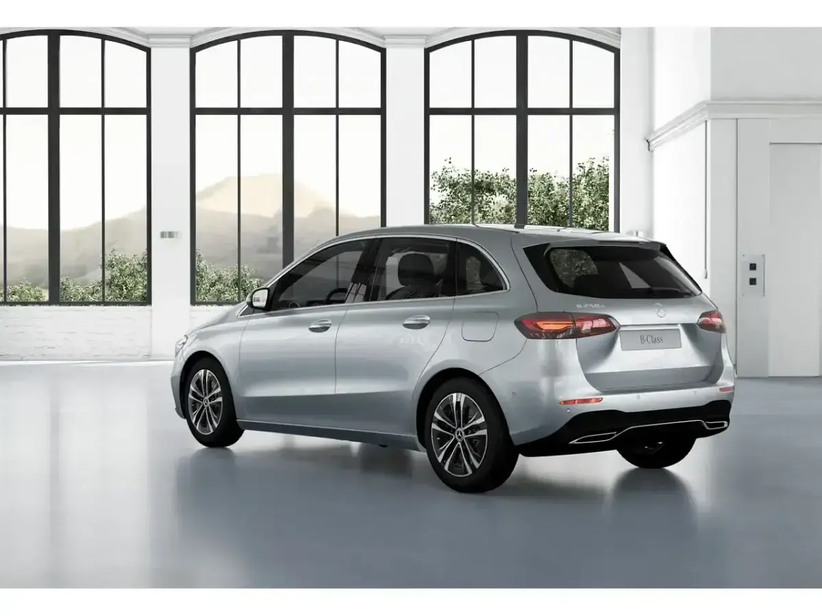 Usado Mercedes B250 217 CV (159 kW) 2024 Gris Utilitario