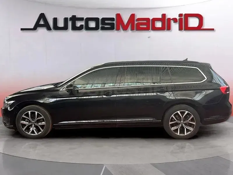 Usado VW Passat Executive 150 CV (110 kW) 2022 Negro Familiar