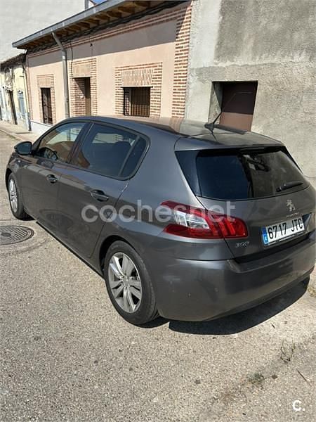 Usado Peugeot 308 Active 130 CV (95 kW) 2016 Gris / plata Berlina