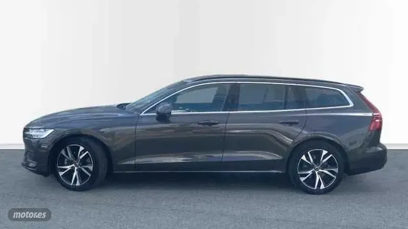 Usado Volvo V60 Core 2025 Gris Familiar