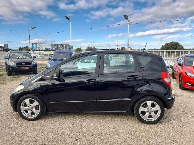 Usado Mercedes A180 Avantgarde 109 CV (80 kW) 2009 Negro Utilitario