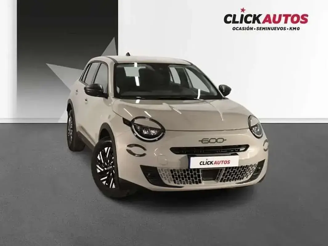 Usado Fiat 600 Pop 110 CV (80 kW) 2025 Blanco SUV