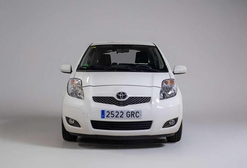 Usado Toyota Yaris 101 CV (74 kW) 2009 Blanco Utilitario