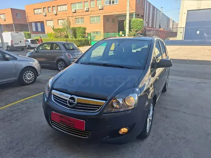 Usado Opel Zafira Family 110 CV (80 kW) 2014 Gris / plata Monovolumen