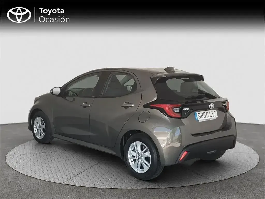 Usado Toyota Yaris Hybrid Active 116 CV (85 kW) 2022 Otro Monovolumen