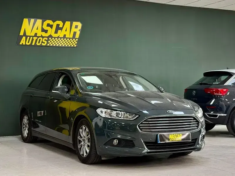 Usado Ford Mondeo Trend 120 CV (88 kW) 2018 Gris / plata Familiar