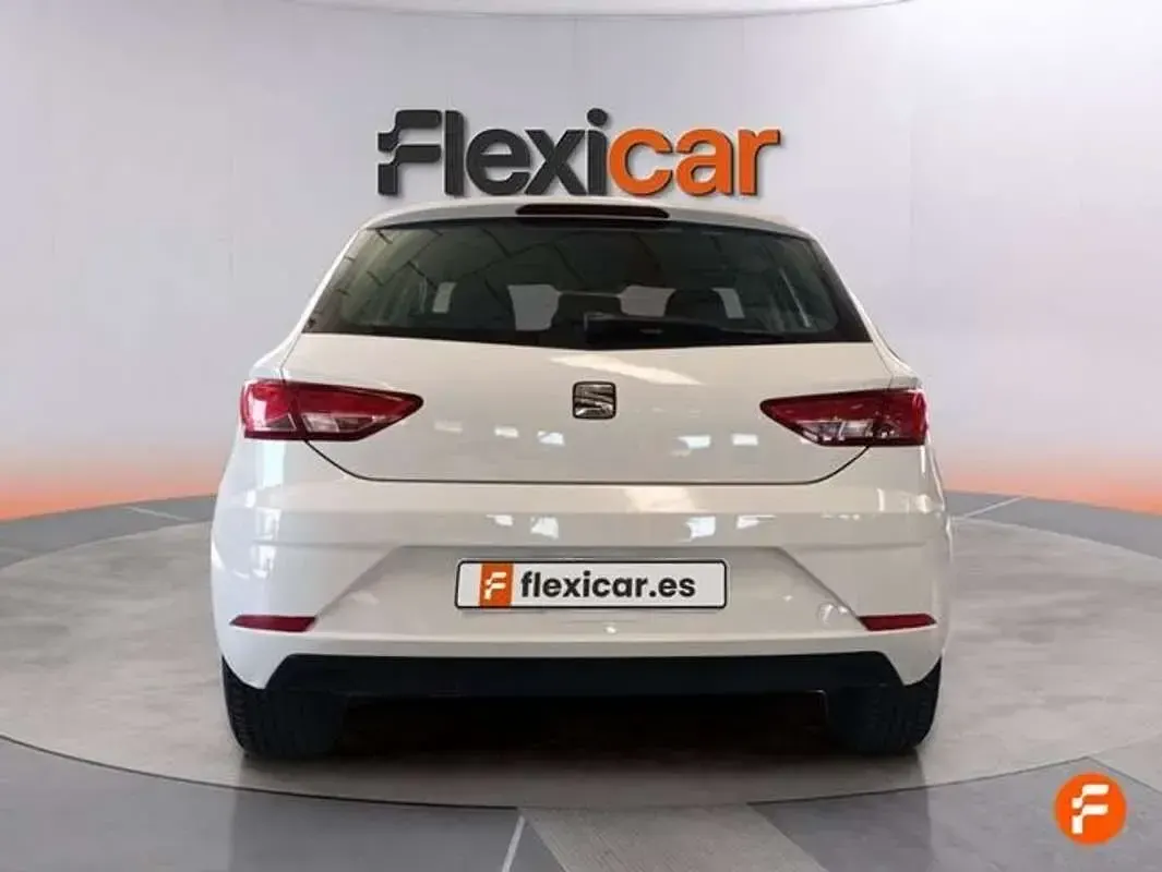 Usado Seat Leon Reference 90 CV (66 kW) 2019 Blanco Berlina
