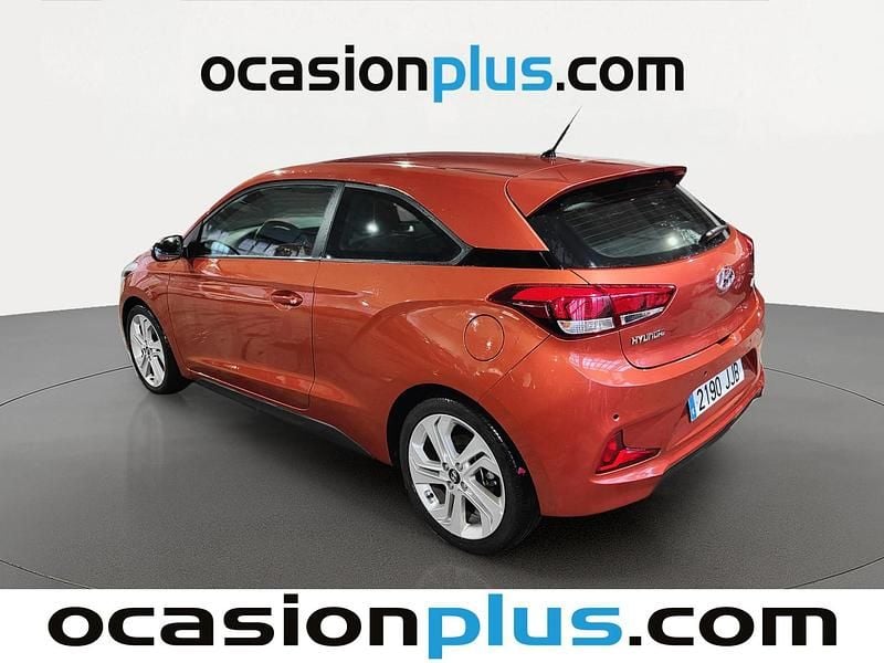 Usado Hyundai i20 90 CV (66 kW) 2015 Naranja Utilitario