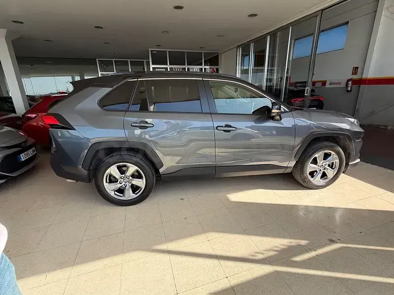 Usado Toyota RAV4 Hybrid Advance 218 CV (160 kW) 2021 Gris / plata SUV
