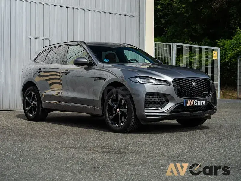 Usado Jaguar F-Pace R-Dynamic 204 CV (150 kW) 2024 Gris / plata SUV