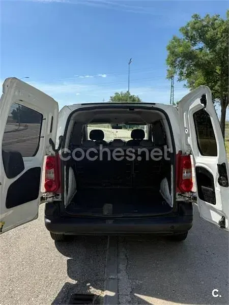 Usado Peugeot Partner Tepee Access 75 CV (55 kW) 2011 Blanco Monovolumen