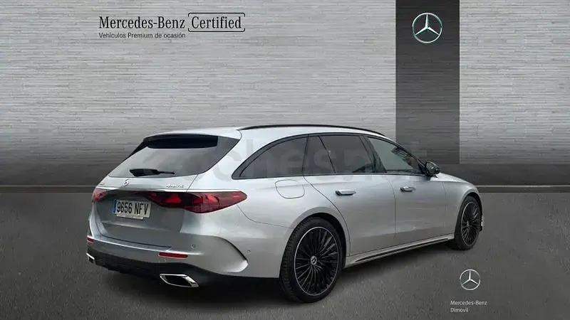 Usado Mercedes E450 367 CV (269 kW) 2025 Gris / plata Familiar