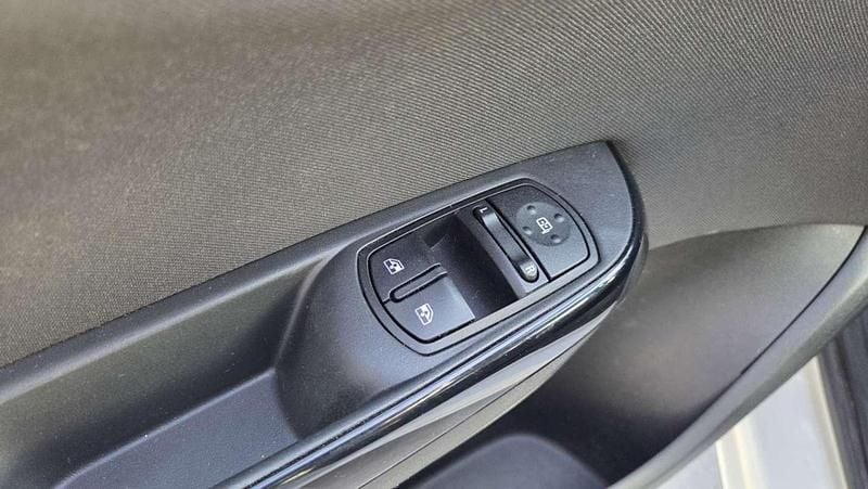 Usado Opel Corsa Selective 90 CV (66 kW) 2019 Blanco Utilitario