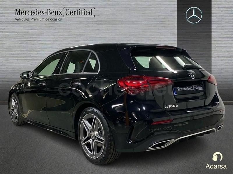 Usado Mercedes A180 AMG line 116 CV (85 kW) 2024 Negro Berlina