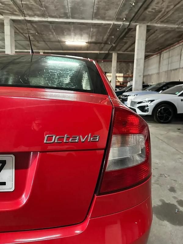 Usado Skoda Octavia Style 115 CV (84 kW) 2018 Rojo Berlina