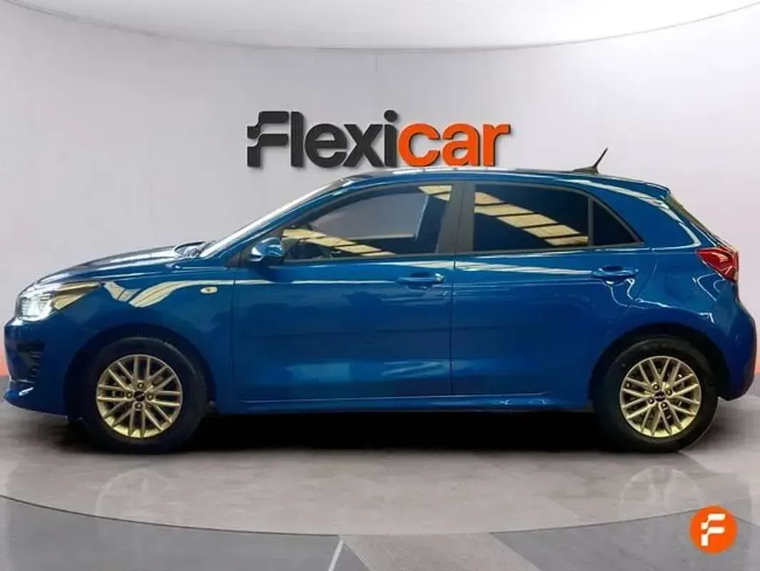 Usado Kia Rio 84 CV (61 kW) 2023 Azul Utilitario