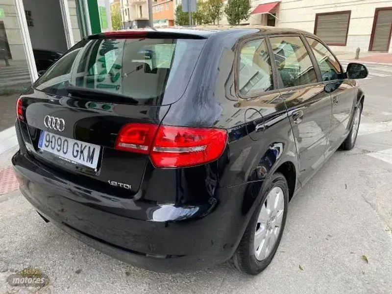 Usado Audi A3 Attraction 105 CV (77 kW) 2009 Negro Utilitario