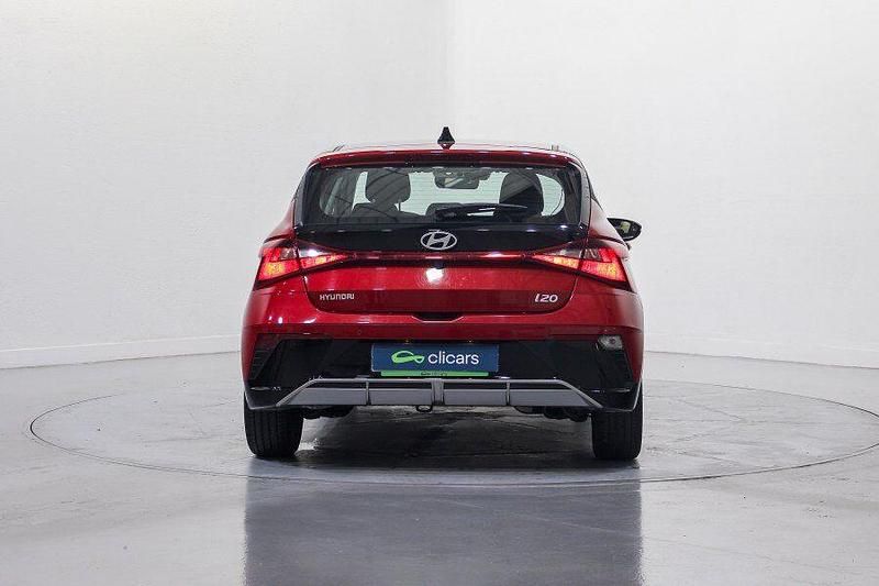 Usado Hyundai i20 100 CV (73 kW) 2024 Rojo Berlina