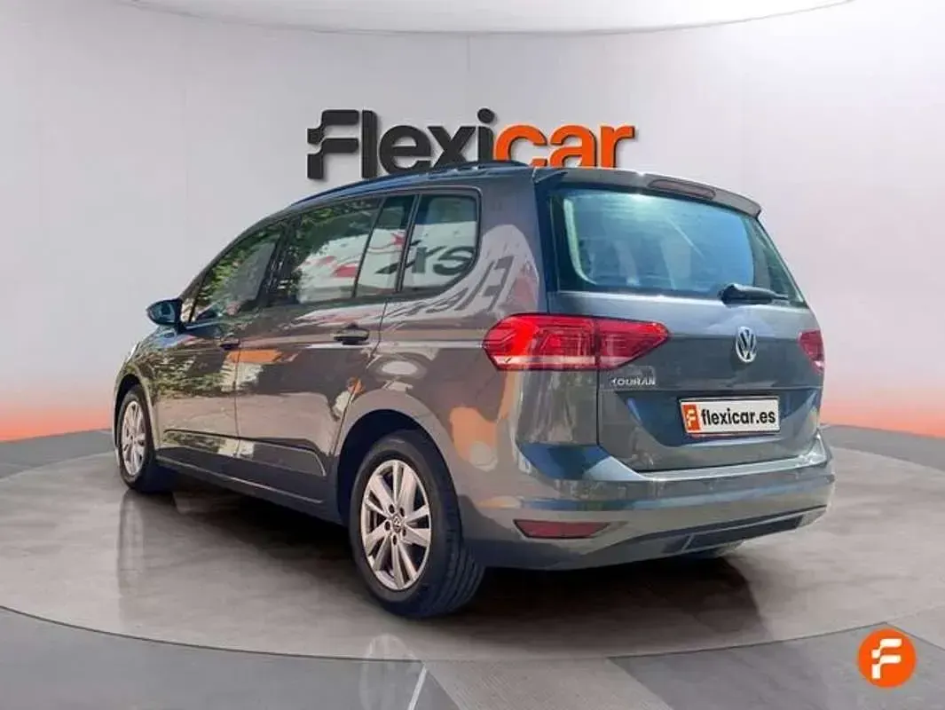 Usado VW Touran Business 116 CV (85 kW) 2020 Gris Monovolumen