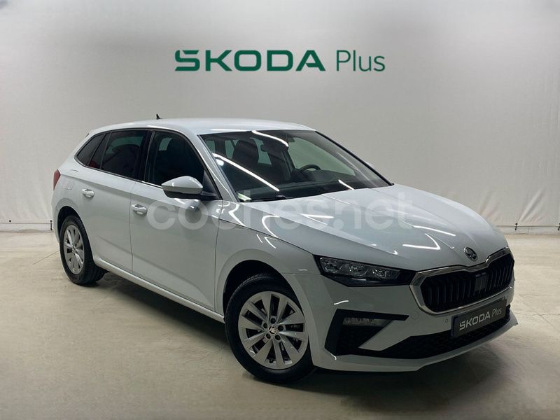 Blanco Usado 2024 Skoda Scala Selection Utilitario | 24.900 € - Imagen 1/4