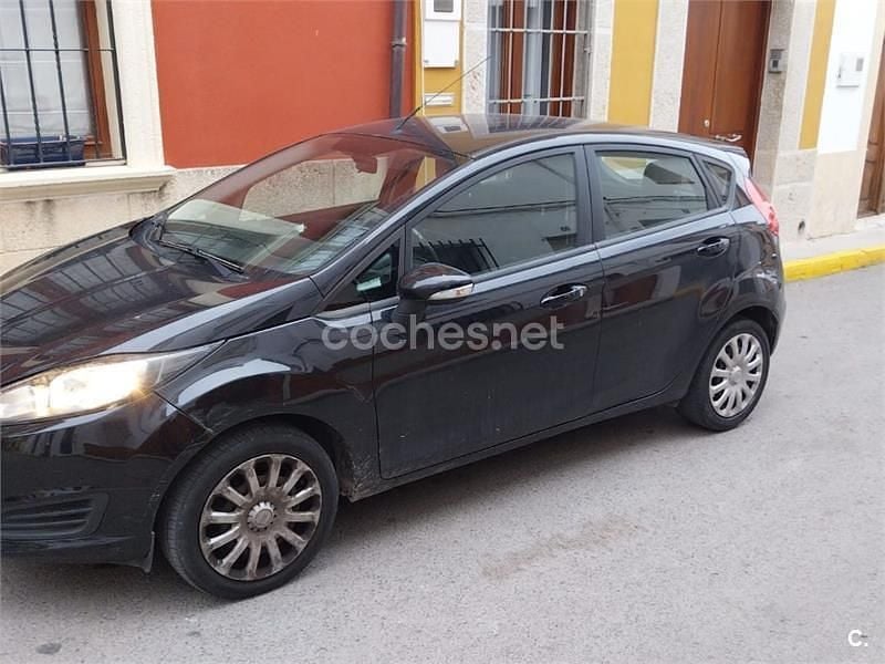 Negro Usado 2016 Ford Fiesta Trend Berlina | 6700 € (Buen precio) - Imagen 1/4