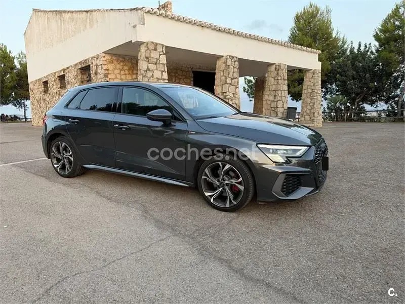 Usado Audi A3 S-Line 204 CV (150 kW) 2024 Gris / plata Berlina