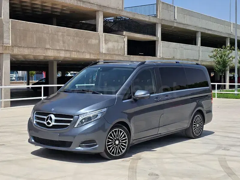 Usado Mercedes V250 Avantgarde 204 CV (150 kW) 2016 Gris / plata Monovolumen