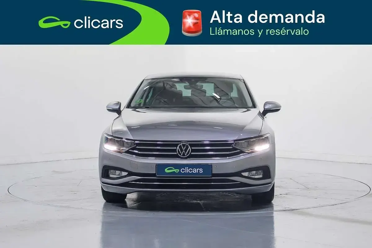 Usado VW Passat Executive 122 CV (89 kW) 2022 Gris Familiar