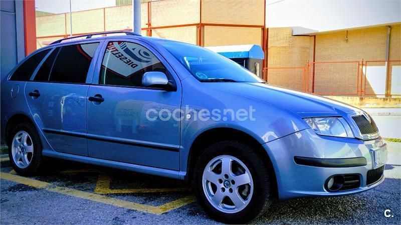 Usado Skoda Fabia 75 CV (55 kW) 2004 Azul Familiar