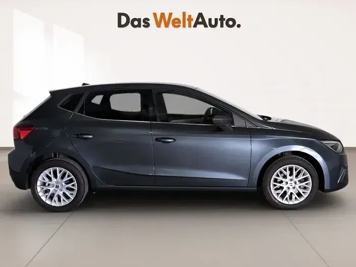 Usado Seat Ibiza 115 CV (84 kW) 2024 Gris Utilitario
